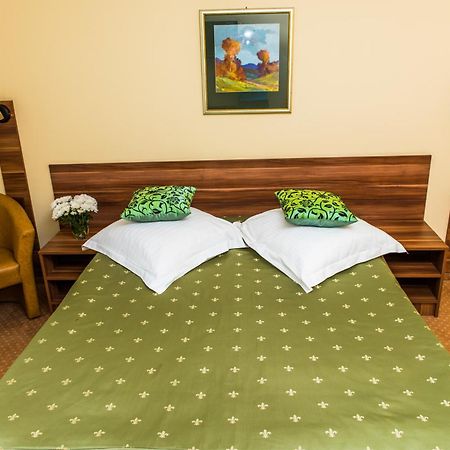 Hotel Lyra Oradea Quarto foto