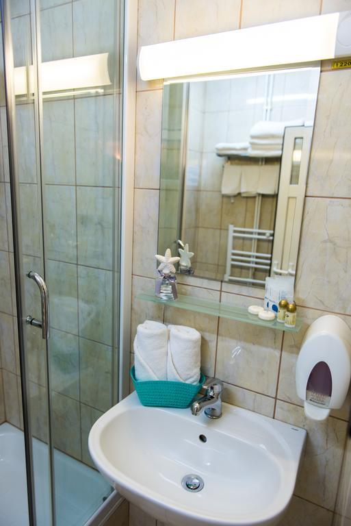 Hotel Lyra Oradea Quarto foto