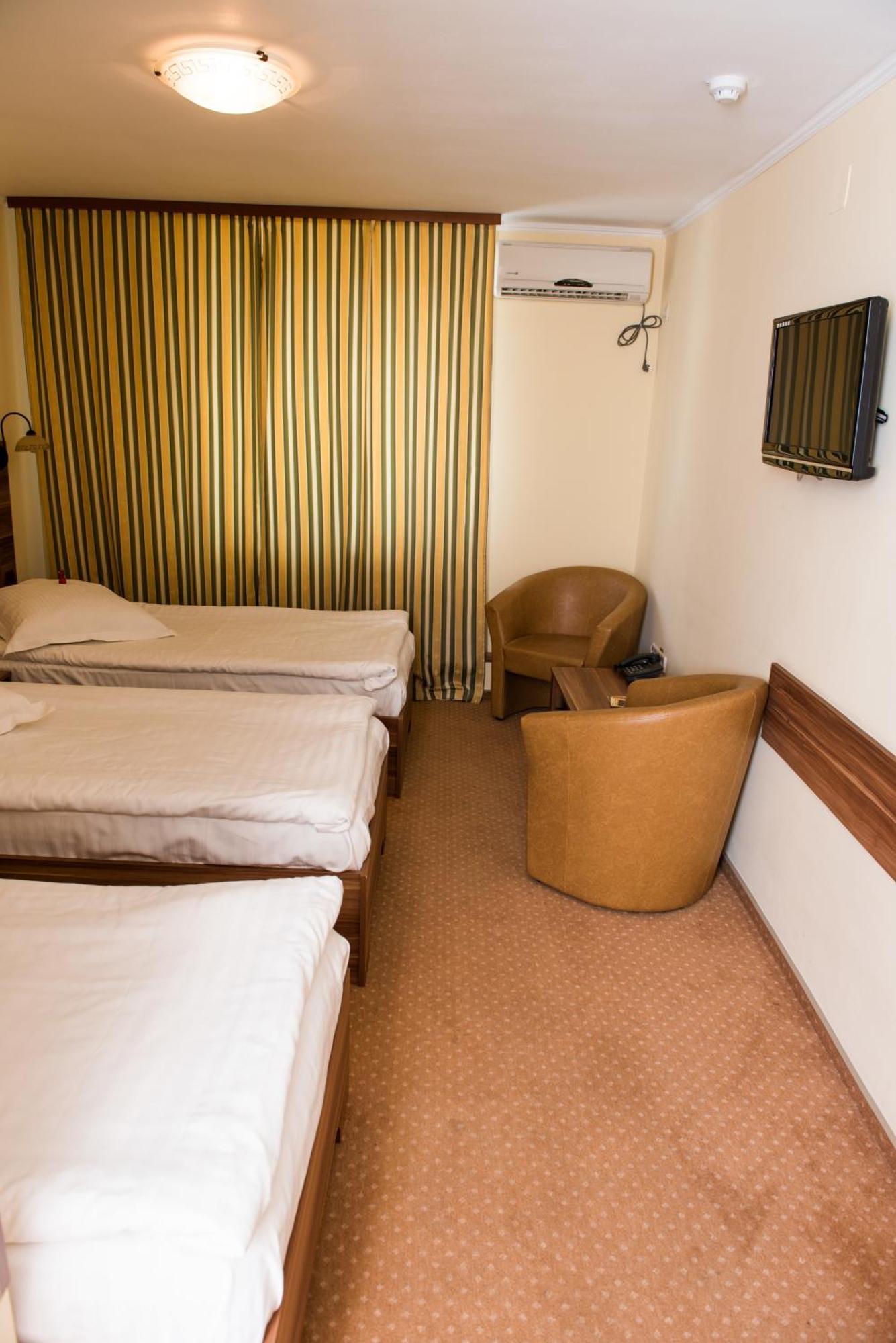 Hotel Lyra Oradea Quarto foto
