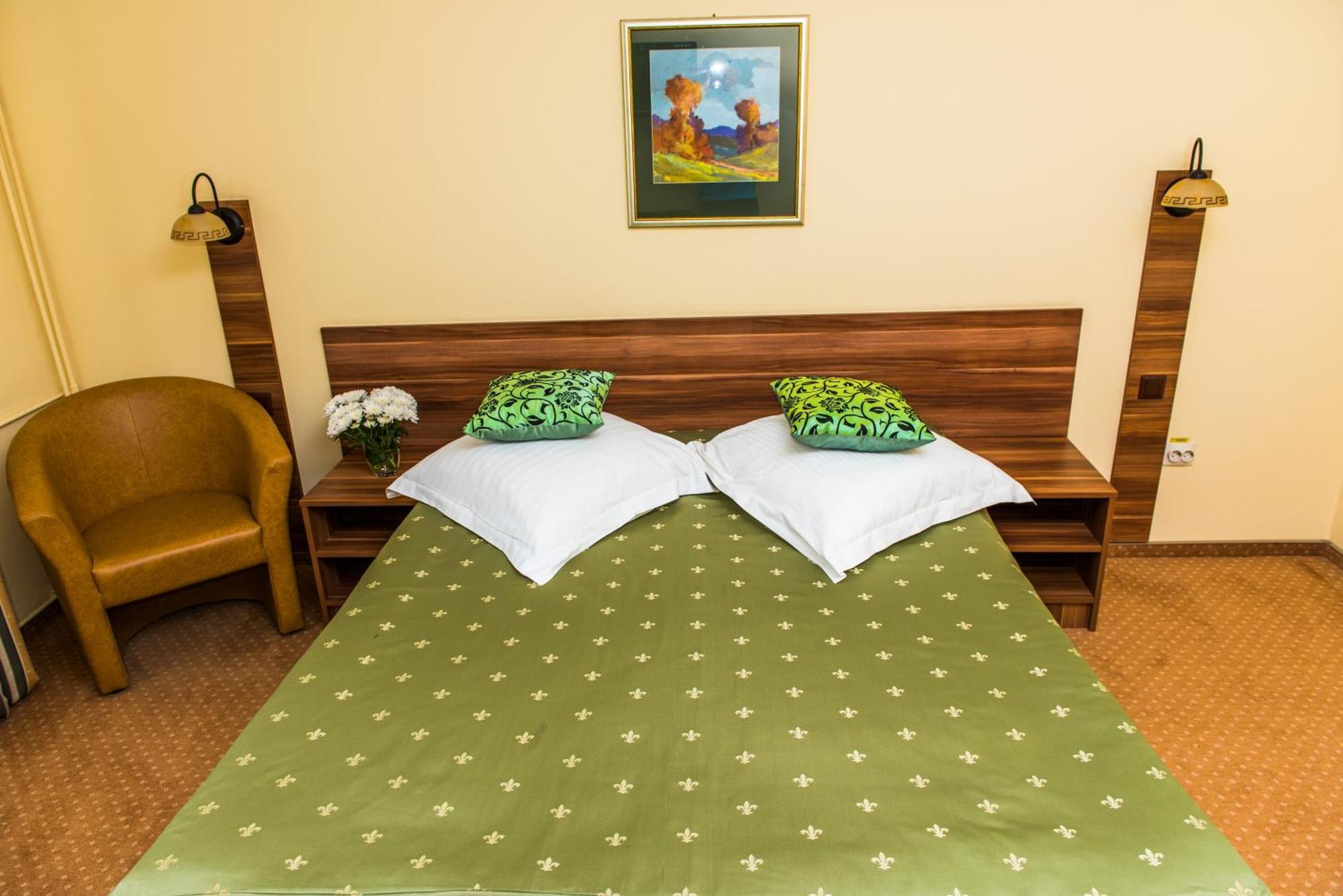 Hotel Lyra Oradea Quarto foto