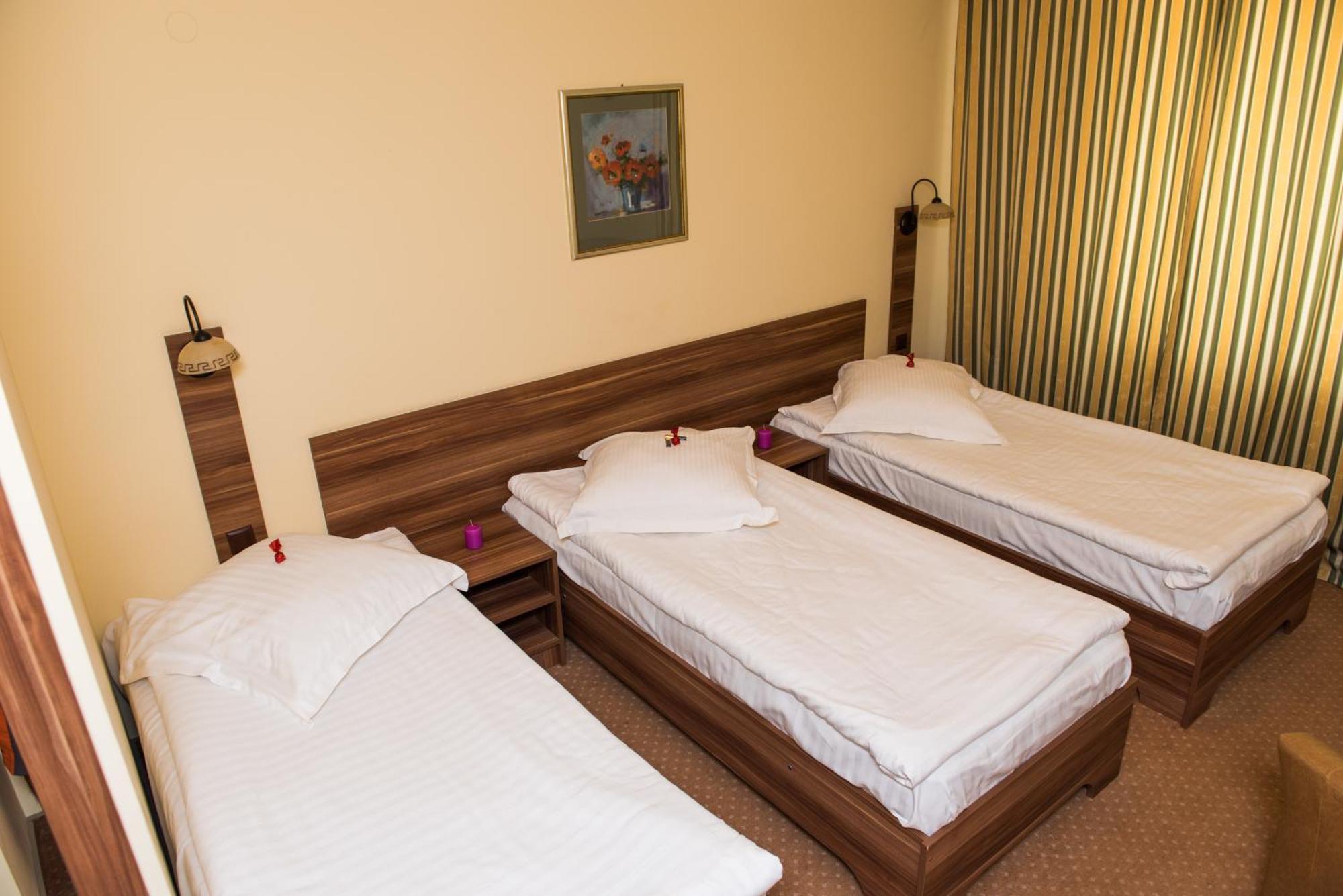 Hotel Lyra Oradea Quarto foto